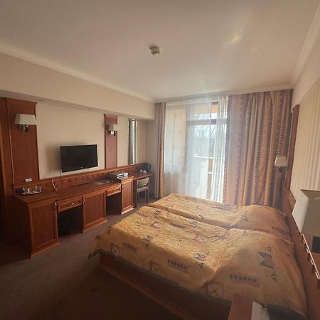 Csipke Hotel Kiskunhalas Bagian luar foto
