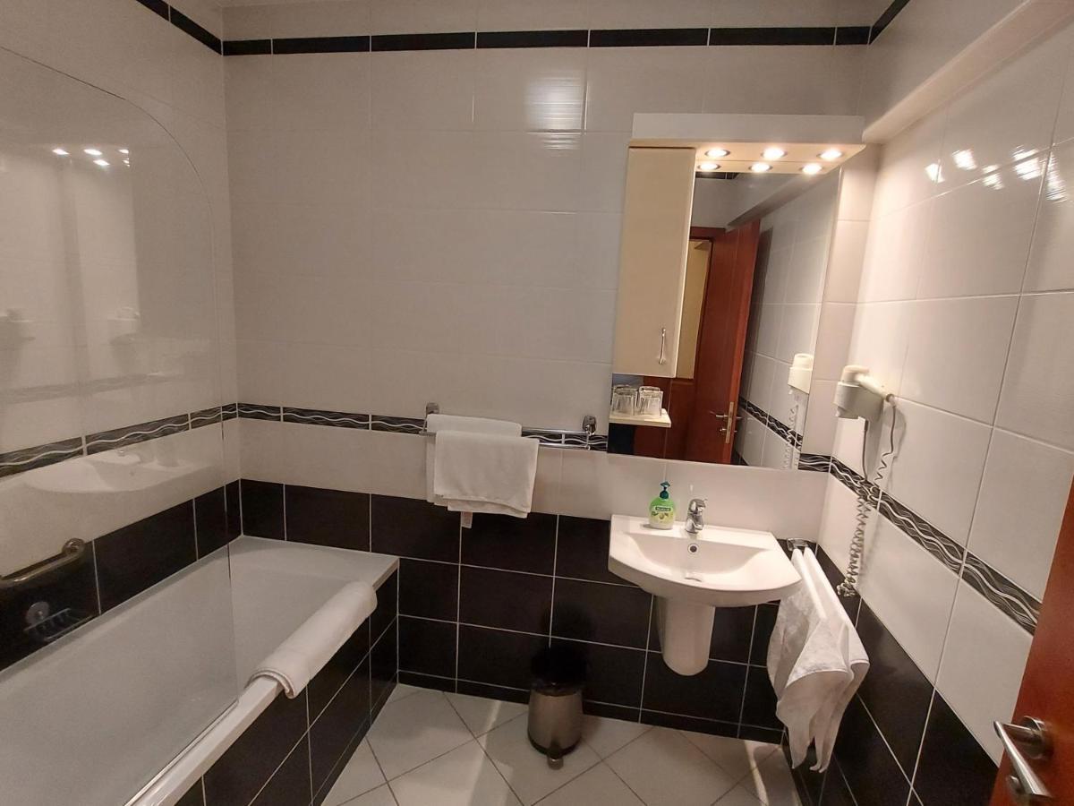 Csipke Hotel Kiskunhalas Bagian luar foto