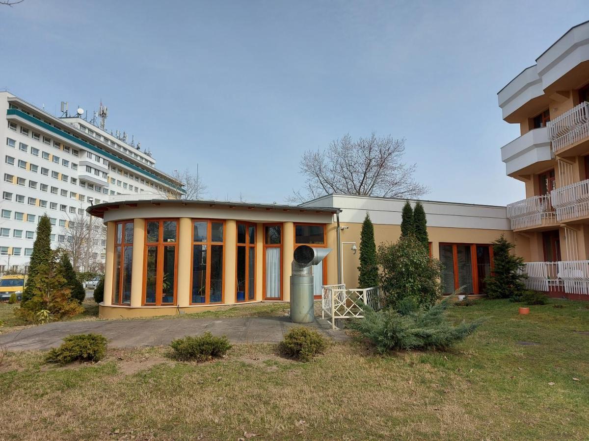 Csipke Hotel Kiskunhalas Bagian luar foto