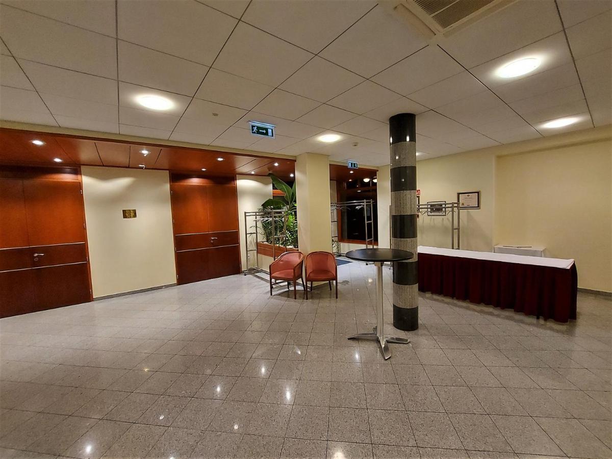Csipke Hotel Kiskunhalas Bagian luar foto
