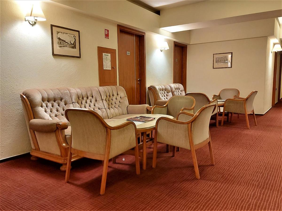 Csipke Hotel Kiskunhalas Bagian luar foto
