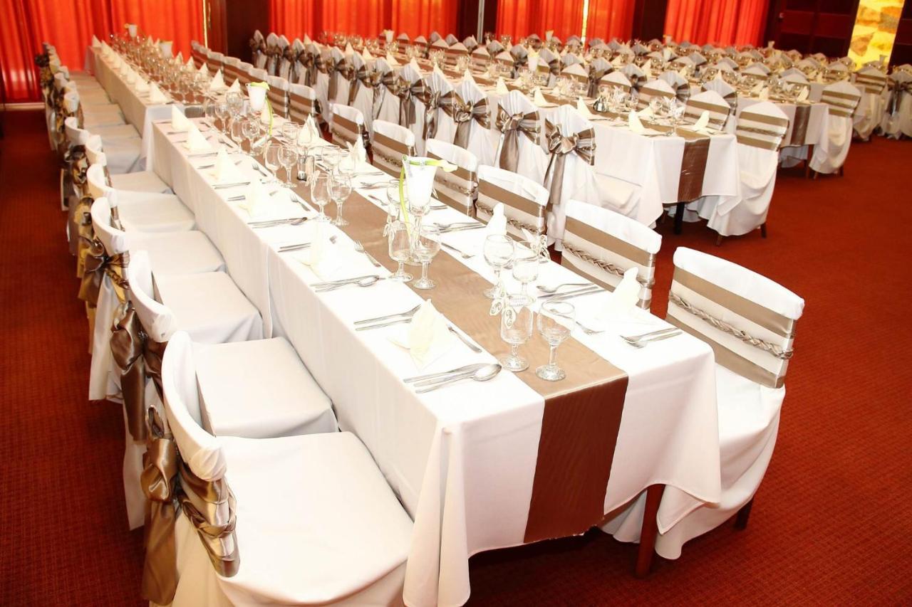 Csipke Hotel Kiskunhalas Bagian luar foto