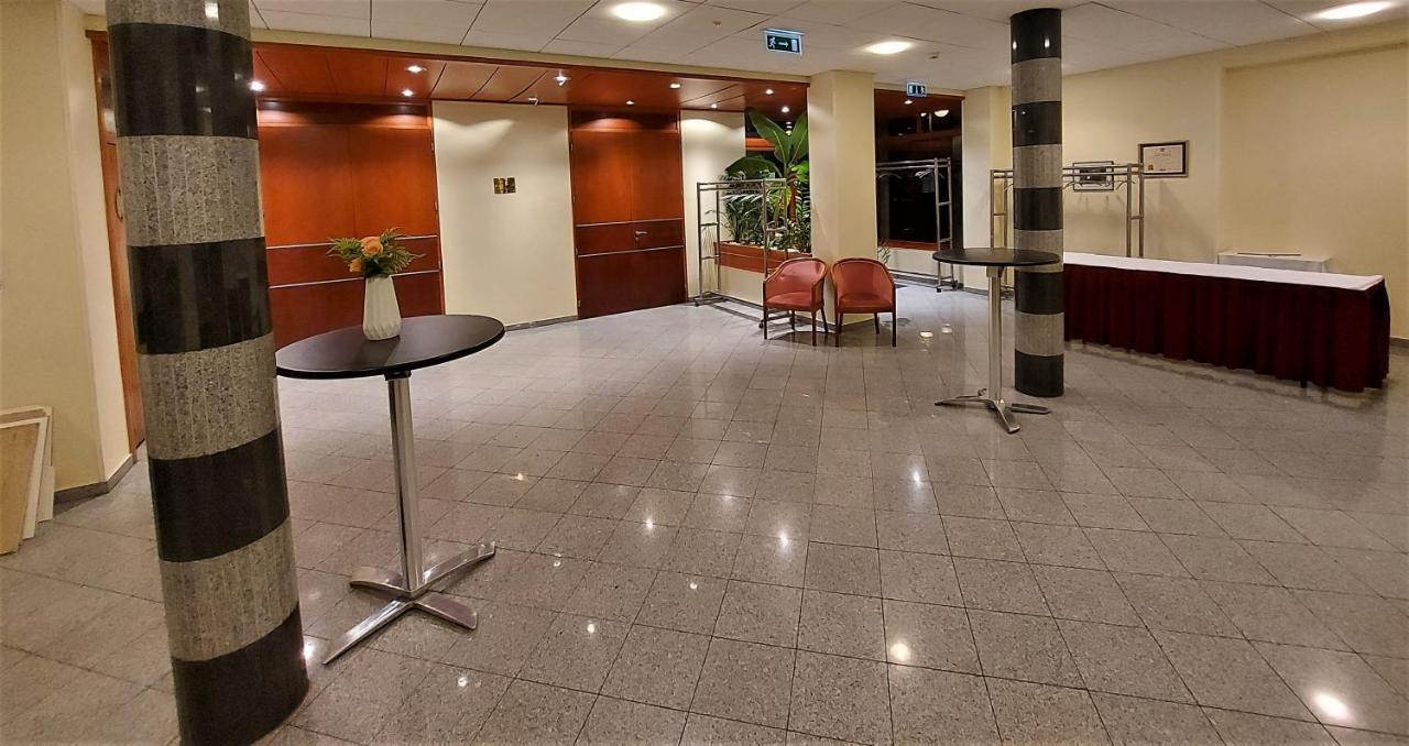 Csipke Hotel Kiskunhalas Bagian luar foto