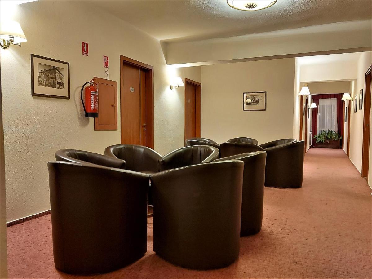 Csipke Hotel Kiskunhalas Bagian luar foto