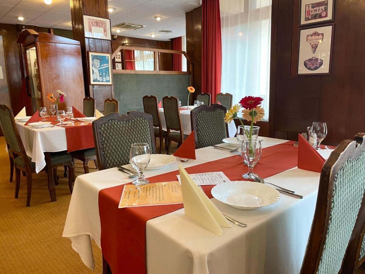 Csipke Hotel Kiskunhalas Bagian luar foto
