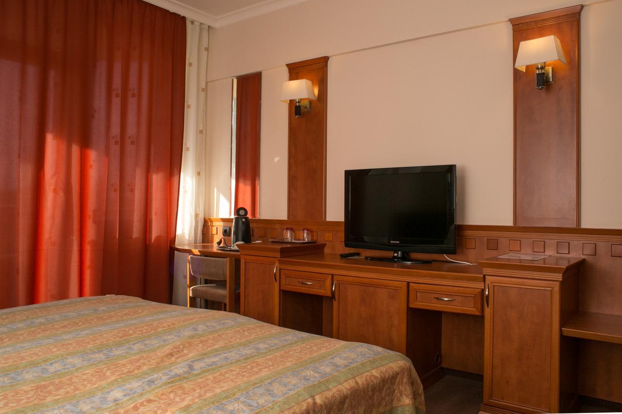 Csipke Hotel Kiskunhalas Bagian luar foto